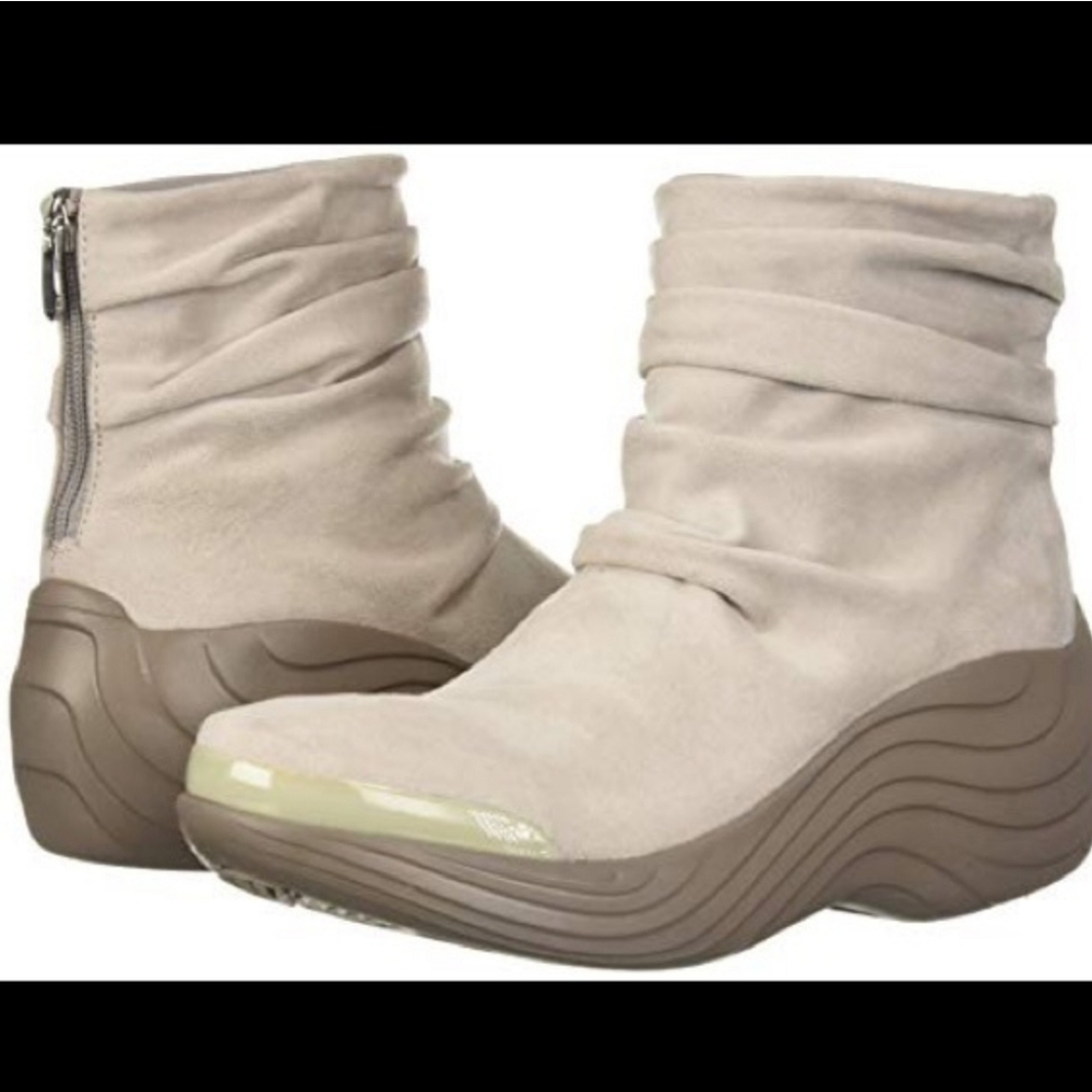 Bzees Cream Shoes 8.5